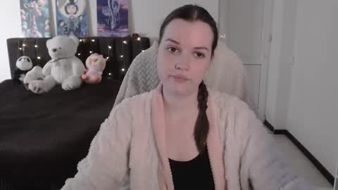 Snapshot of little__flowers chatting on October 18, 2025, 8:04 am little__flowers online show from October 18, 2025, 8:04 am