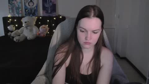 Snapshot of little__flowers chatting on October 20, 2025, 8:15 am little__flowers online show from October 20, 2025, 8:15 am