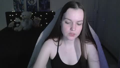 little__flowers online show from April 7, 2026, 9:32 am