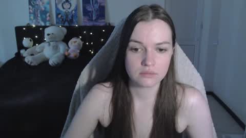 little__flowers online show from June 10, 2026, 9:52 am