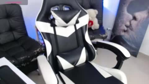 Amelie  online show from May 1, 2026, 10:25 pm