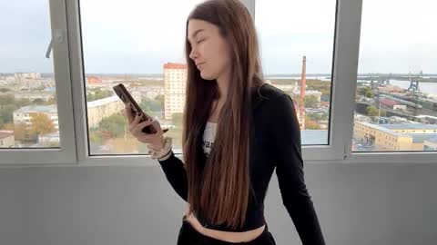 Viiola online show from October 3, 2025, 7:16 am