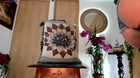 Izzi online show from March 11, 2025, 4:07 pm