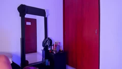 kayla  Instagram kayla 71082 online show from December 6, 2024, 11:36 pm