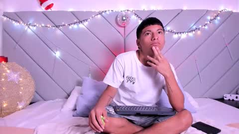 little_kris1 online show from December 4, 2025, 12:36 pm