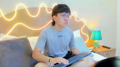 Snapshot of little_mattew chatting on October 9, 2025, 2:48 pm M A T T E W  online show from October 9, 2025, 2:48 pm