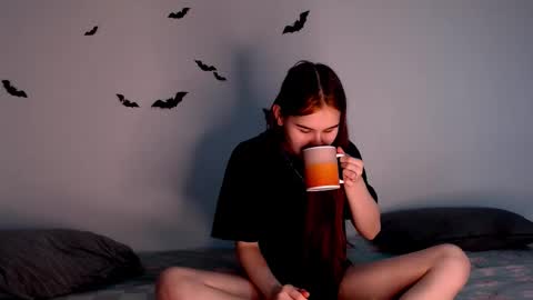 Alice.. online show from October 23, 2025, 3:22 pm