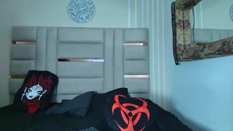 Snapshot of little_peachhh chatting on February 14, 2026, 11:18 am Mia online show from February 14, 2026, 11:18 am