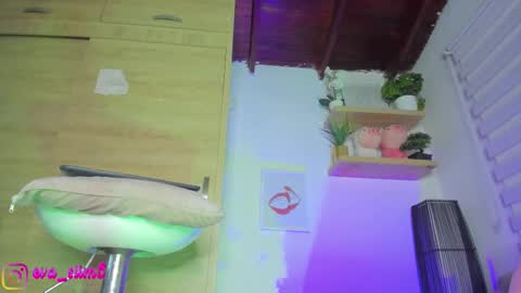 Eva online show from November 21, 2025, 8:07 pm