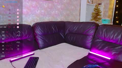 little_rockk online show from November 30, 2025, 7:01 am