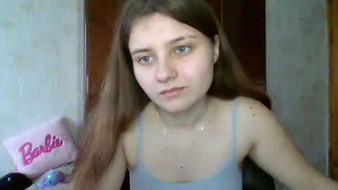 little_shygirl_ online show from January 27, 2025, 10:06 am