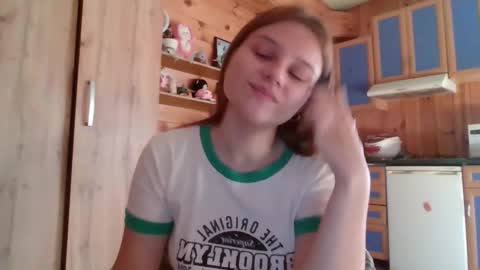 little_shygirl_ online show from September 14, 2025, 5:39 am
