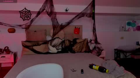 little_siin online show from November 1, 2025, 7:43 am