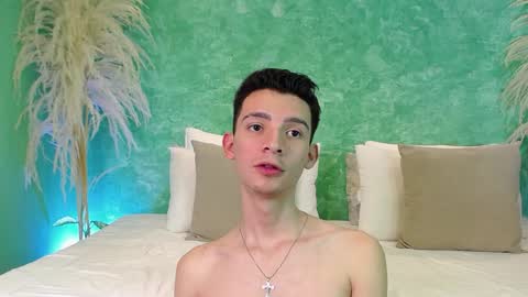 Snapshot of little_twiink chatting on January 30, 2025, 7:37 pm Juan Ferrer online show from January 30, 2025, 7:37 pm