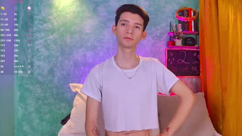 Snapshot of little_twiink chatting on October 21, 2025, 1:28 am Juan Ferrer online show from October 21, 2025, 1:28 am