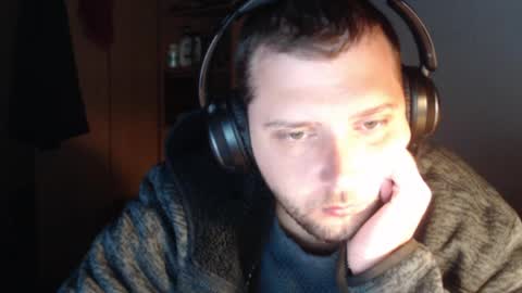 littlealien7 online show from April 30, 2026, 8:09 am