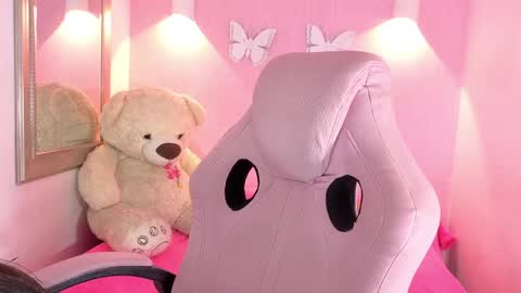 Ari online show from April 10, 2026, 7:07 pm