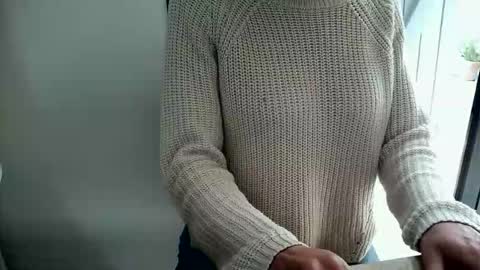 Snapshot of littleaura chatting on April 22, 2026, 1:34 pm LittleAura online show from April 22, 2026, 1:34 pm