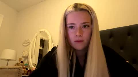 Snapshot of littleblonde010 chatting on November 16, 2025, 7:41 pm Littleblonde010 online show from November 16, 2025, 7:41 pm