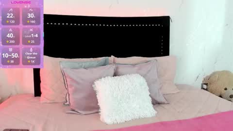  Violet  Alyson  online show from November 4, 2025, 4:22 am