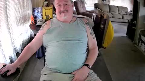 Littled83057 online show from April 17, 2026, 6:22 pm