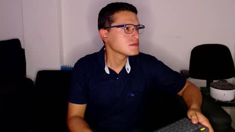 Manu online show from December 4, 2025, 2:54 am