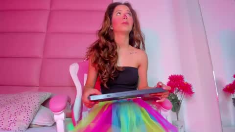 littlee_emma_ online show from February 9, 2025, 3:32 am