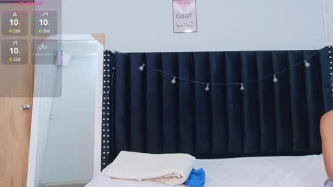 Tania  online show from November 1, 2025, 7:38 pm