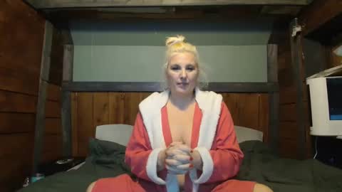 Snapshot of littlelisa1 chatting on February 19, 2025, 4:11 pm lisanixs online show from February 19, 2025, 4:11 pm