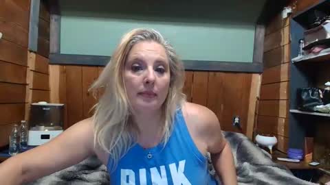 lisanixs online show from May 26, 2026, 1:23 am