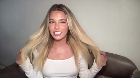 Snapshot of littlemaryjane19 chatting on December 19, 2024, 8:13 pm Marciabrady online show from December 19, 2024, 8:13 pm