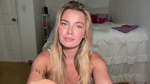 Snapshot of littlemaryjane19 chatting on September 9, 2025, 7:02 pm Marciabrady online show from September 9, 2025, 7:02 pm