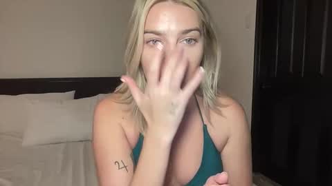 Snapshot of littlemaryjane19 chatting on November 10, 2025, 4:00 am Marciabrady online show from November 10, 2025, 4:00 am