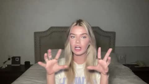 Snapshot of littlemaryjane19 chatting on November 19, 2025, 10:48 am Marciabrady online show from November 19, 2025, 10:48 am