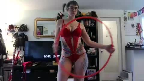 Snapshot of littlemissbuttbutt chatting on December 24, 2024, 5:02 pm Madam Buttons online show from December 24, 2024, 5:02 pm