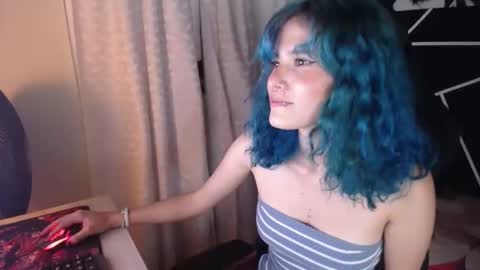 LAUREN online show from September 26, 2025, 12:58 am
