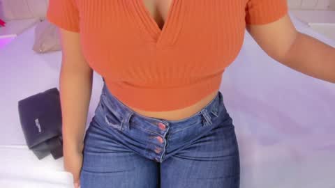 im olivia IG littleolivia01 online show from January 28, 2025, 1:05 pm