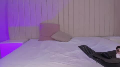 im olivia IG littleolivia01 online show from February 4, 2025, 4:08 pm