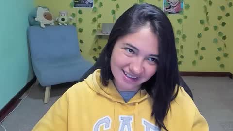 Mia  Wednesday to Sunday 730 am to 1030 am Colombian Hour D online show from November 21, 2025, 4:33 am