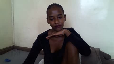 littlesandie online show from February 3, 2025, 8:02 am