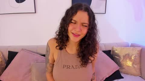 Snapshot of littlesoffi_gh chatting on February 19, 2025, 2:34 pm online show from February 19, 2025, 2:34 pm