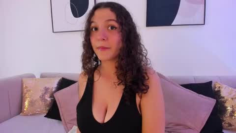 Snapshot of littlesoffi_gh chatting on February 22, 2025, 2:41 pm online show from February 22, 2025, 2:41 pm