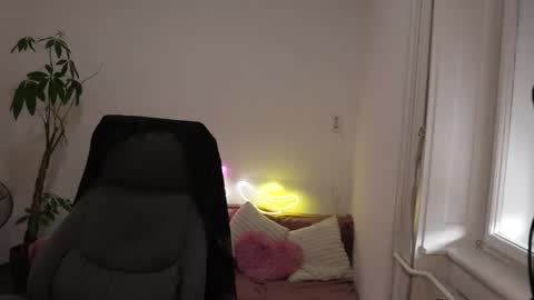 littlestellaspark online show from October 27, 2025, 10:19 am