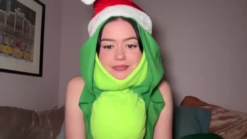 Snapshot of littlesugarpea chatting on December 25, 2024, 11:20 pm Little Sugar Pea  online show from December 25, 2024, 11:20 pm