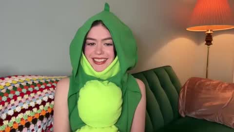 Snapshot of littlesugarpea chatting on January 4, 2025, 12:48 am Little Sugar Pea  online show from January 4, 2025, 12:48 am