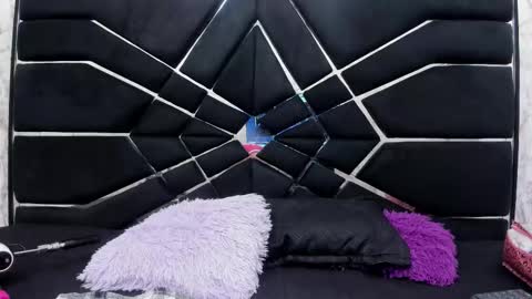 Snapshot of littlesussyy chatting on October 21, 2025, 12:17 pm Sussy  online show from October 21, 2025, 12:17 pm