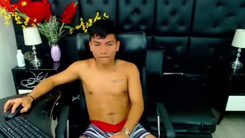 littletommy01 online show from February 19, 2025, 6:11 am