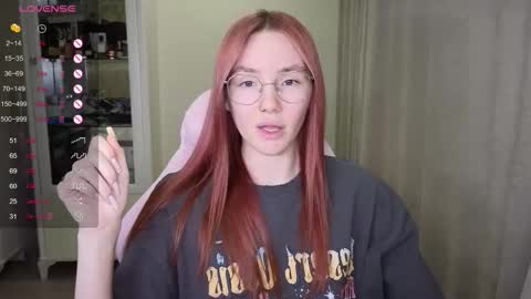 Snapshot of littlevildevil chatting on October 17, 2025, 10:40 am Eliana online show from October 17, 2025, 10:40 am