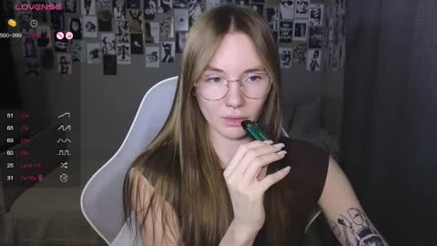 Snapshot of littlevildevil chatting on April 18, 2026, 10:08 am Eliana online show from April 18, 2026, 10:08 am