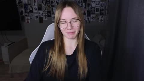 Snapshot of littlevildevil chatting on May 22, 2026, 8:10 am Eliana online show from May 22, 2026, 8:10 am